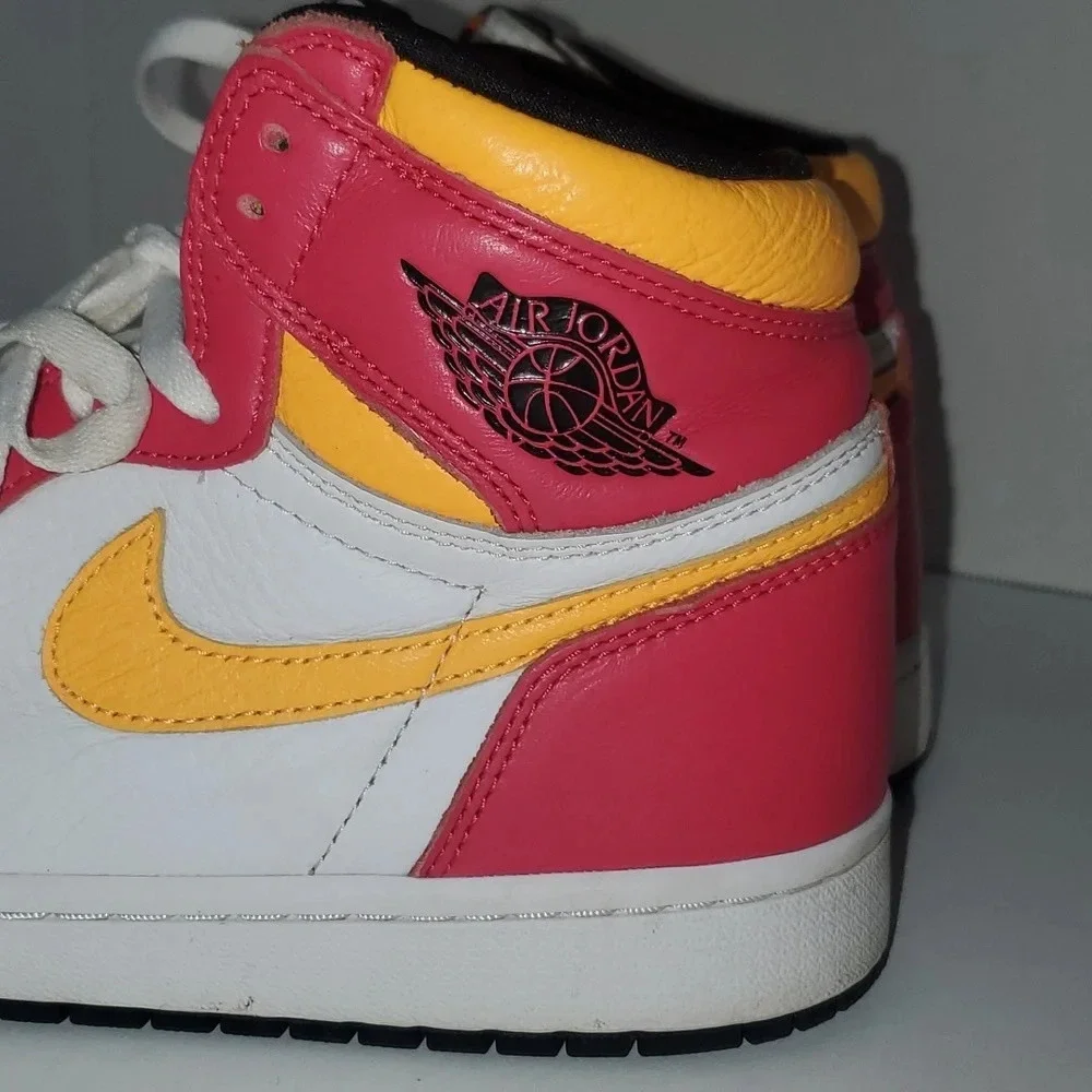 Air Jordan 1 Retro High OG Light Fusion Red Nike Air Size 9.5